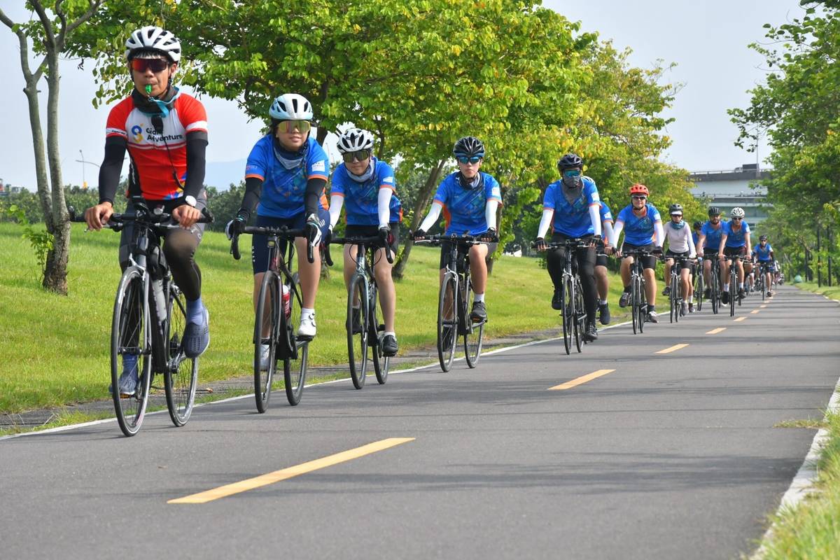 「2024國際青少年環臺自行車活動」共有11位外籍青年和16位臺灣學生踏上旅程
