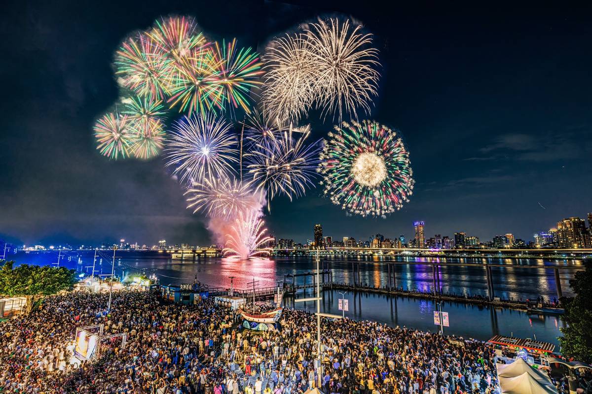 「大稻埕夏日節」造型煙火及水上煙火，帶來今夏最浪漫壯觀的七夕情人節煙火秀
