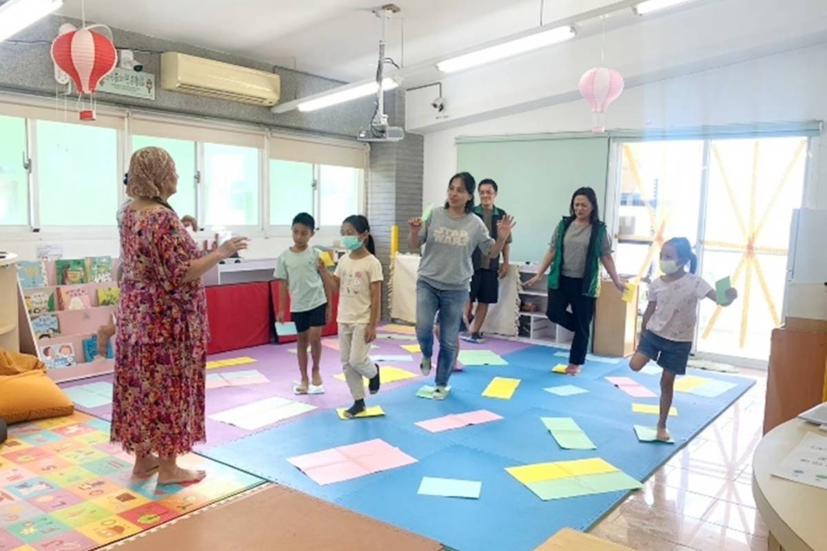 臺東縣婦女福利服務中心暑假期間與3個線區的親子館合作，各舉辦一場外展活動，帶領親子探索感官的神奇之處。