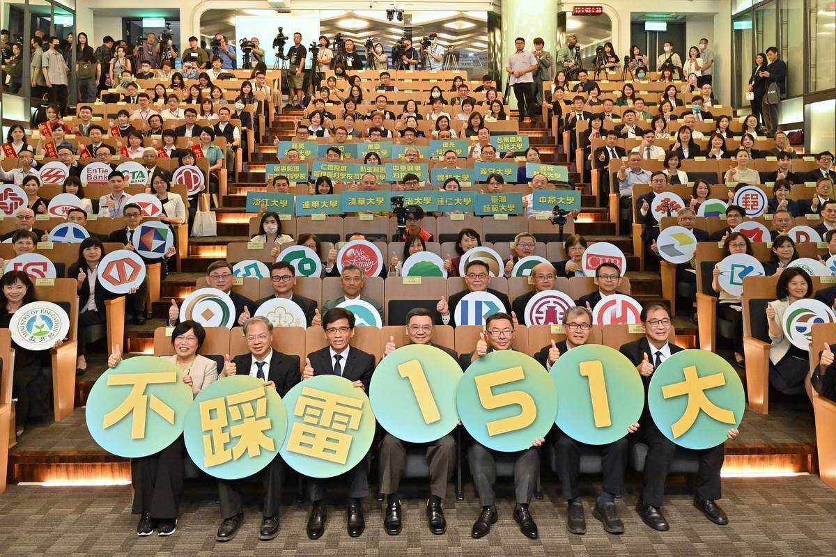 「防詐先鋒青春不踩雷」活動將前進大專校院進行防詐宣導活動，行政院院長卓榮泰(中)特別出席。(行政院提供)