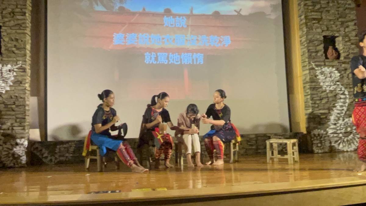史前館X東大協作中心X知本國中  館校合作展演《花環與稻浪saruma'enan》(攝影：王思涵)