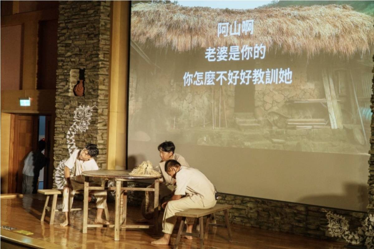 史前館X東大協作中心X知本國中  館校合作展演《花環與稻浪saruma'enan》(攝影：王思涵)