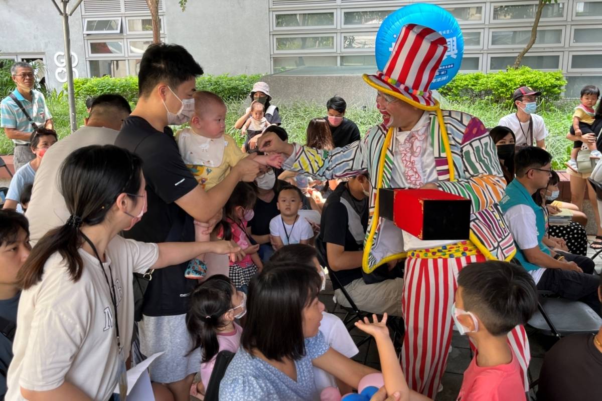 歡迎民眾一起來圖書館搖擺玩讀繪本