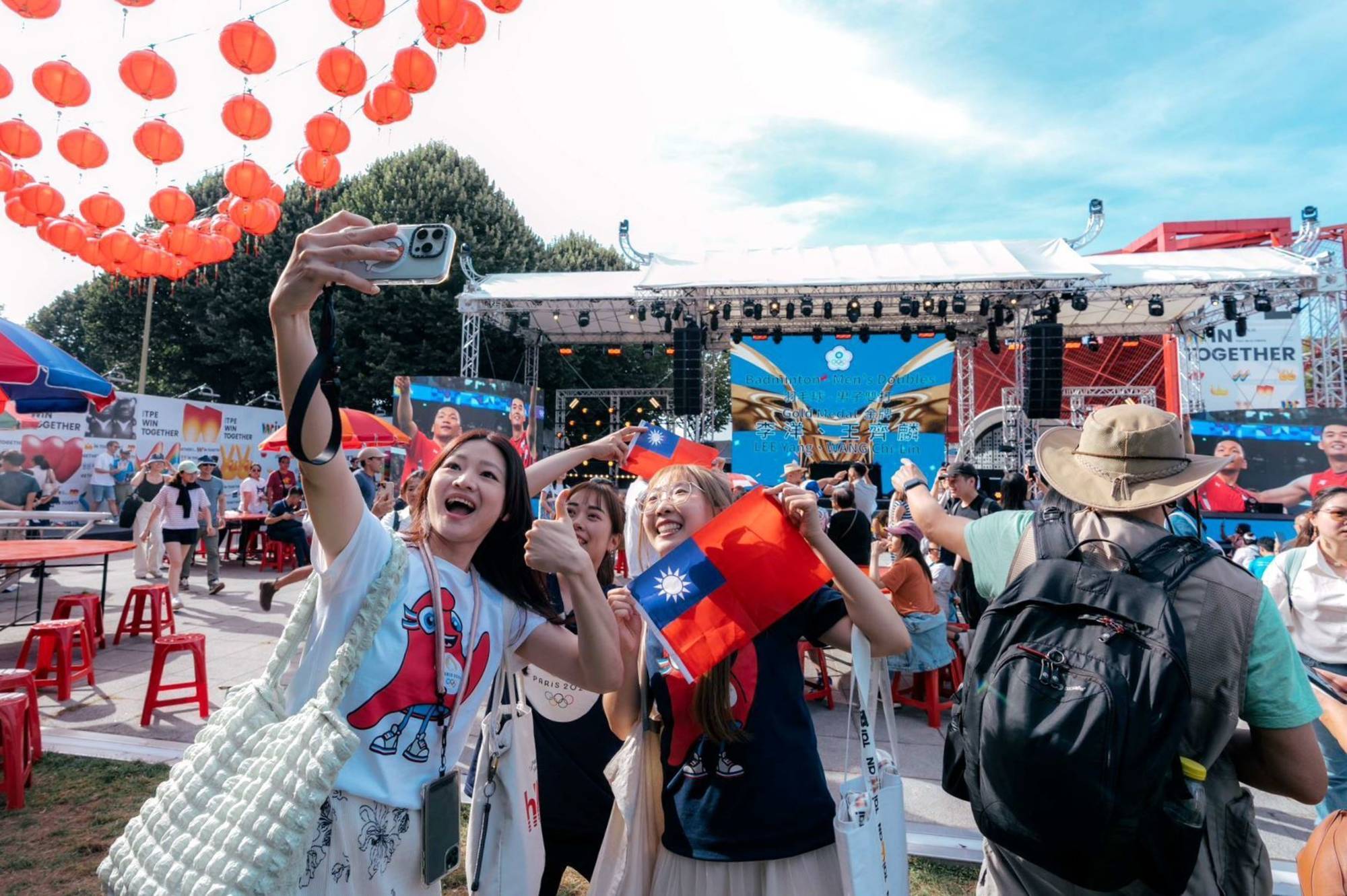 Crowd at Cultural Olympiad celebrates Taiwan’s Olympic medals