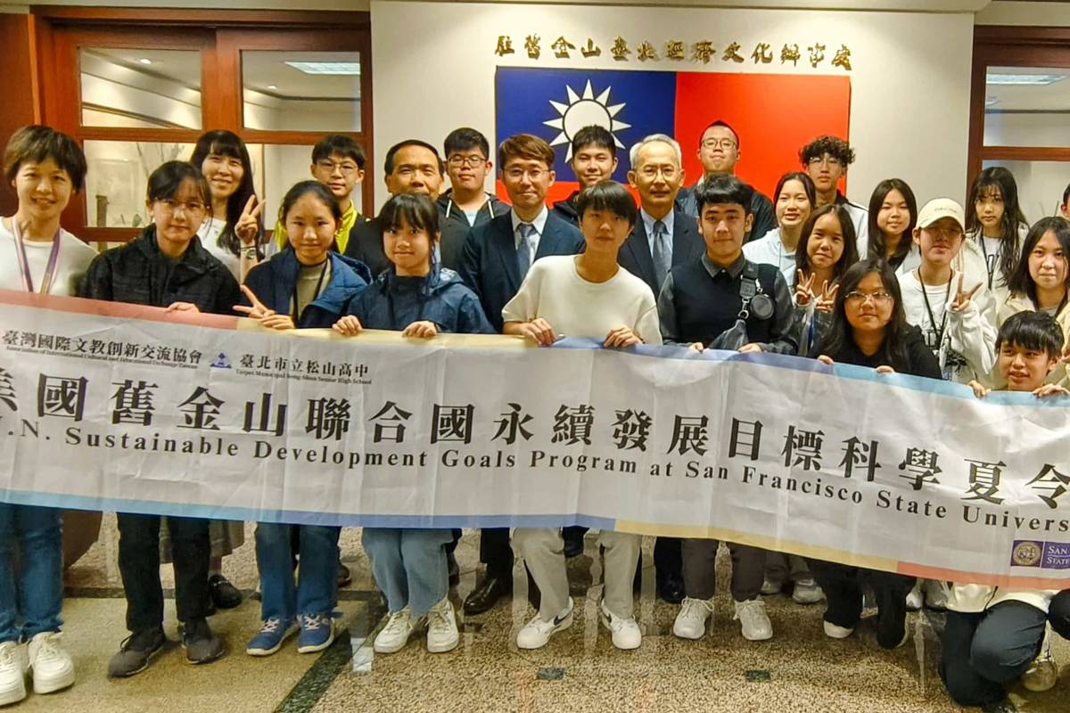 學生於舊金山辦事處大合照