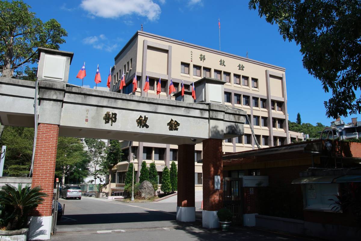 公保準備金之收支管理與運用目前係指定臺灣銀行辦理，銓敘部將持續督促臺銀審慎採取穩健投資策略，以提升準備金運用績效。圖/銓敘部提供