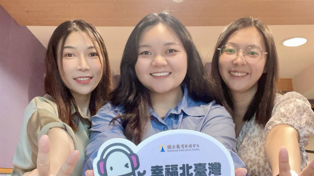 左起 玉水、若晴、玉鳳