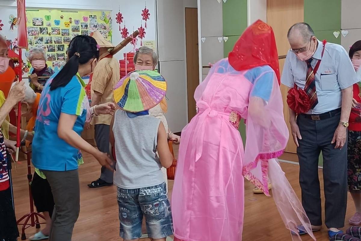 日照中心張燈結綵辦喜事(圖片來源：秀和苑日照中心提供)