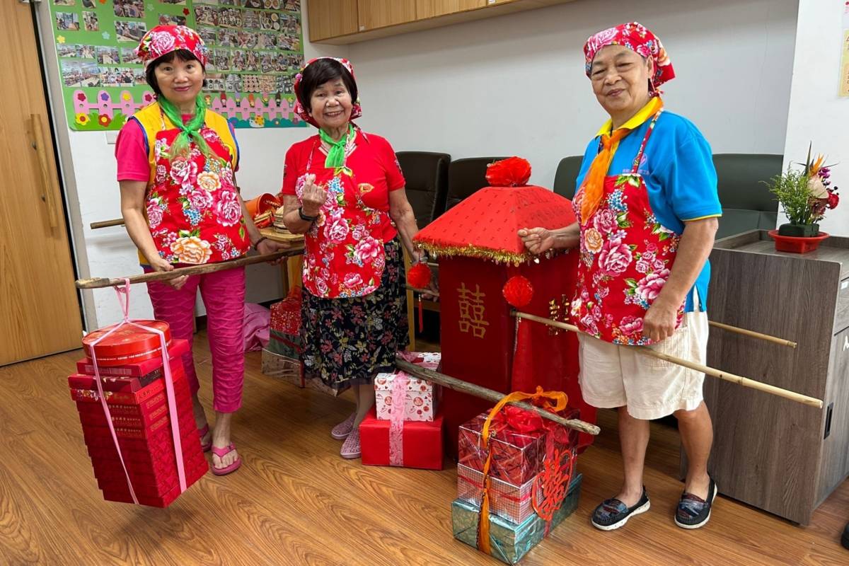 日照中心在父親節活動中打造傳統婚禮氛圍(圖片來源：秀和苑日照中心提供)