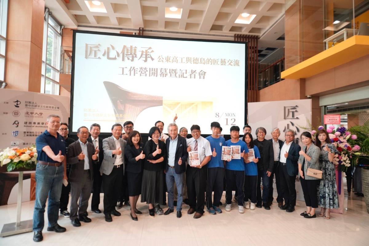 公東高工與日本德島匠藝交流工作營師生合影