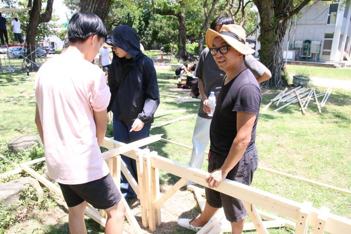 臺東女中執行國教署國際與跨校藝術共創計畫，以「交會的地平線」為主題辦理國際與跨校營隊，邀請國內外建築師到校指導，帶領來自全臺14所高中、上百名學生攜手共創。