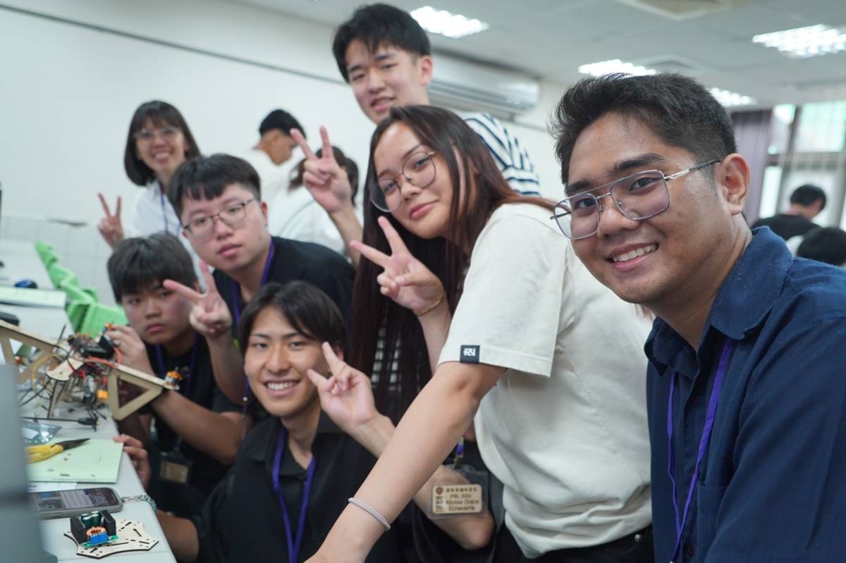 南臺科技大學主辦，電機系、電子系與資工系共同承辦iPBL國際共學計劃，並邀請日本大阪工業大學與菲律賓聖何塞大學(USJ-R)的師生，參與台日菲跨國校際合作之專題共學活動。