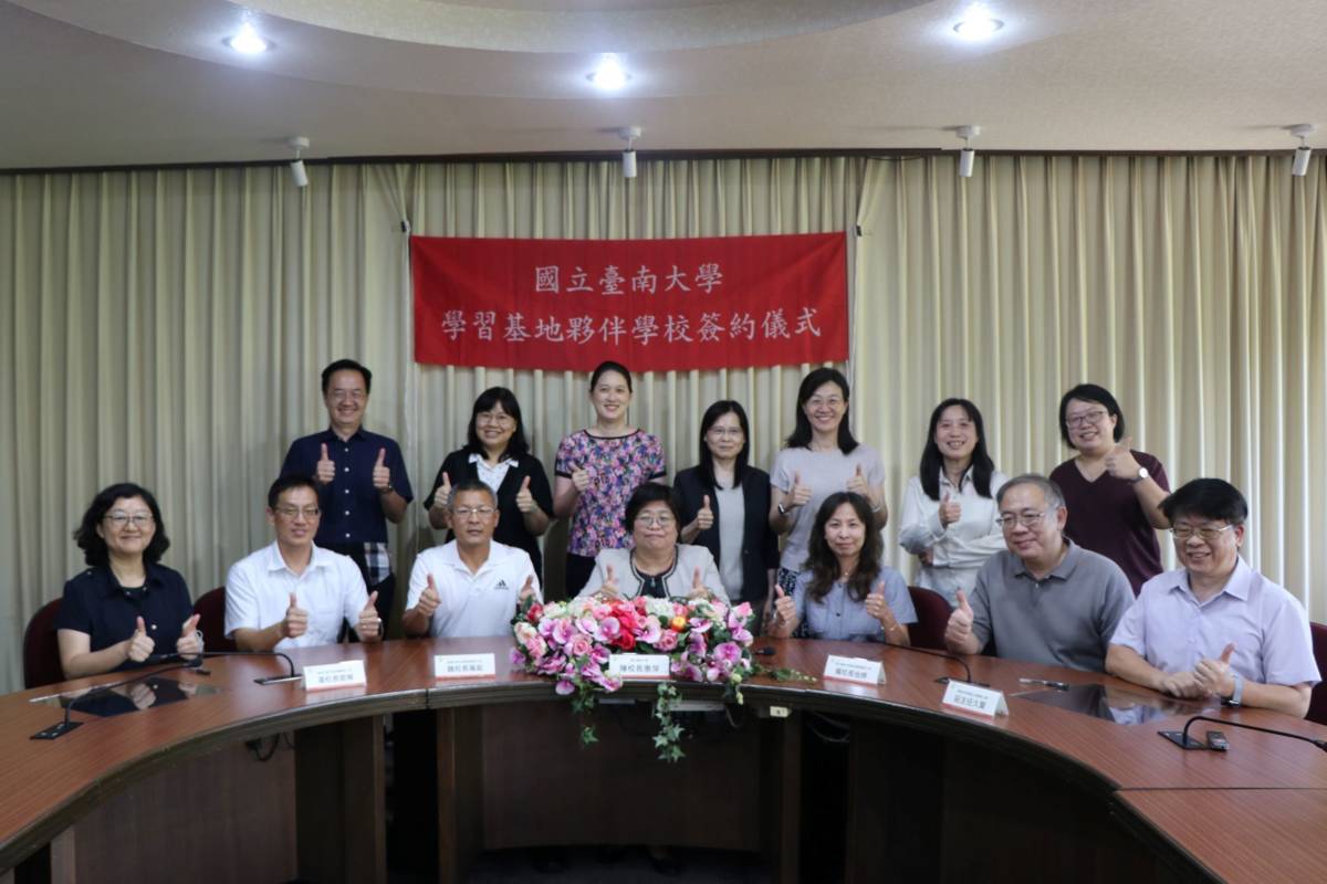 南大團隊與學習基地夥伴學校合影