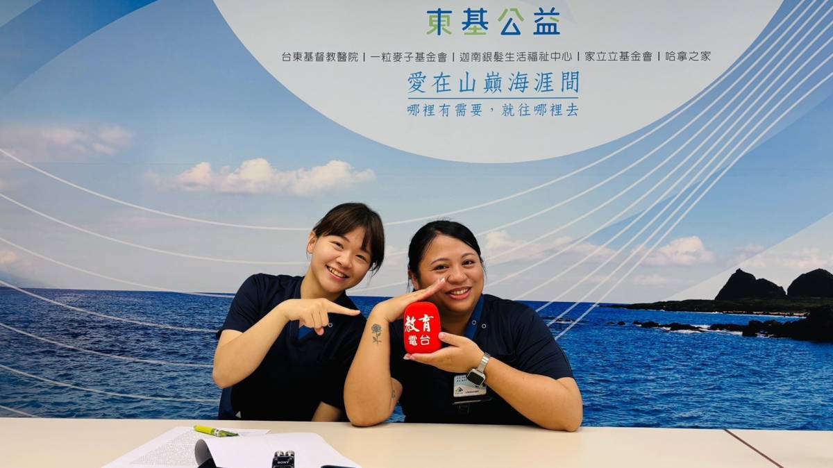 非常活潑的護理師睿圻(左)、憶慈 分享安寧居家服務的故事