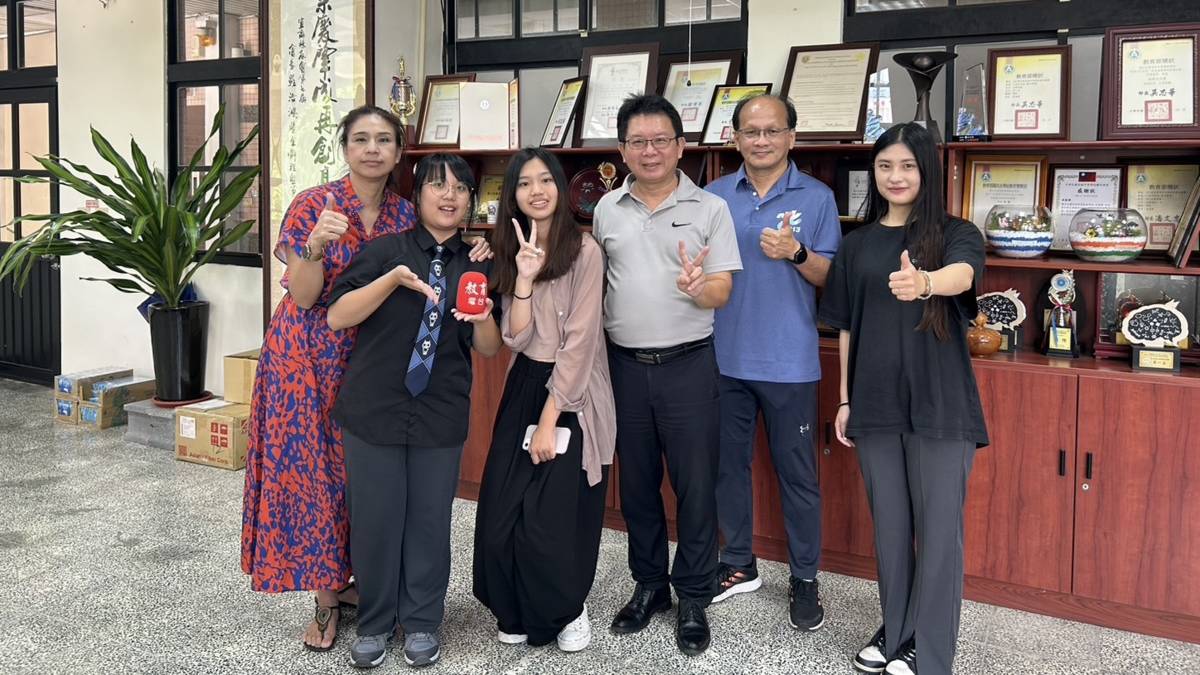 111學年度校園菸檳危害防制教育介入輔導計畫網紅就是你短片競賽高中組佳作宜蘭縣宜蘭高商-採訪合照