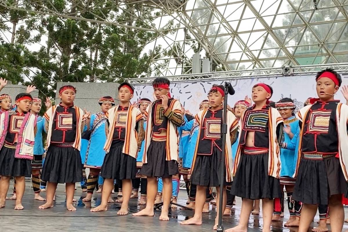 霧鹿國小「Kulumaha 回家吧！唱我們的歌音樂祭」移師臺北大安森林公園舉行，布農族孩童們用純淨天籟感動北部民眾。