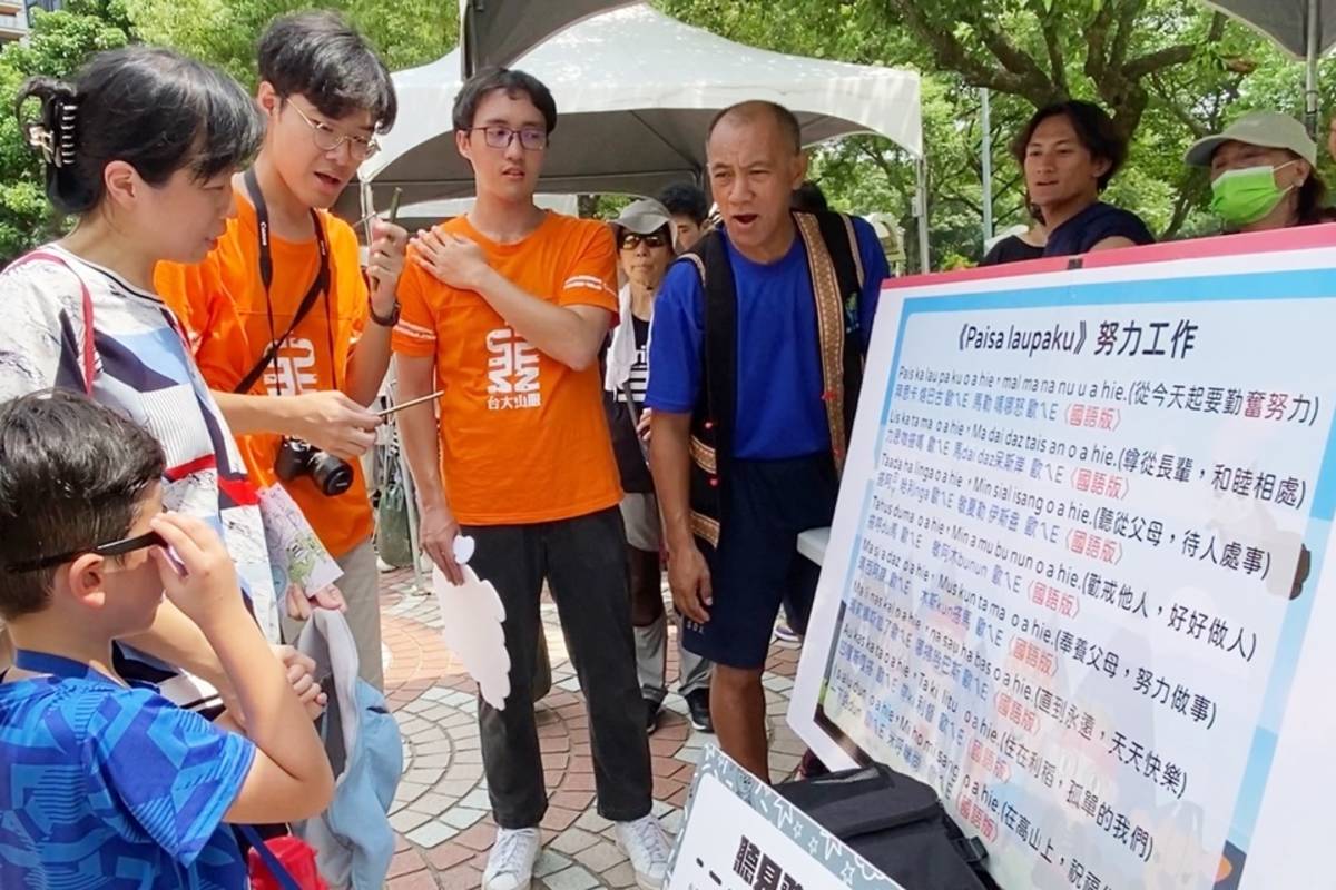 活動現場也規劃闖關活動，讓民眾深入認識布農族傳統文化的豐富多樣。