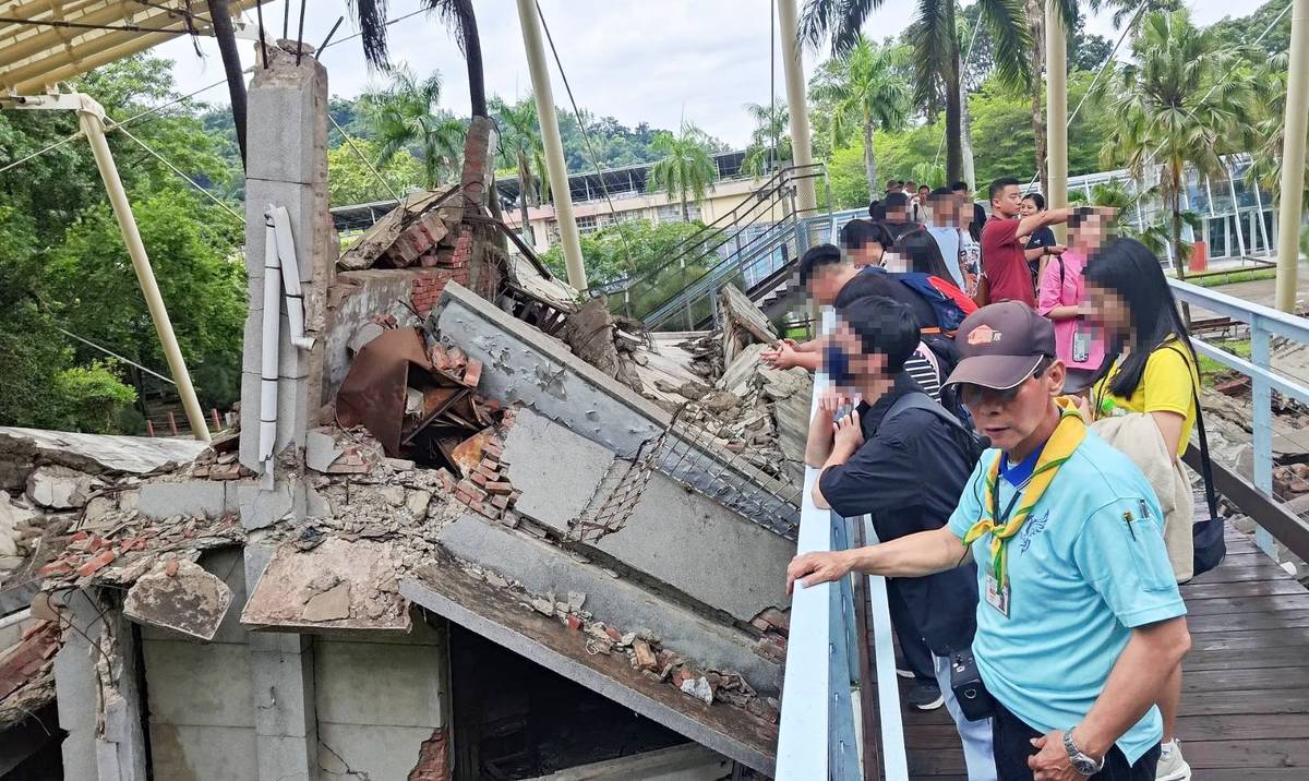 學生參觀921地震教育園區，深刻感受地震所帶來的災難性影響