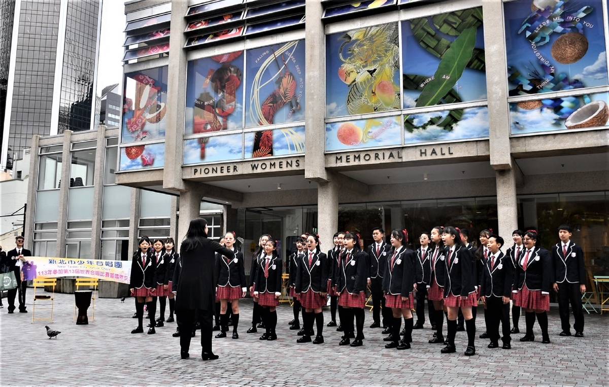 少年合唱團於紐西蘭進行快閃表演