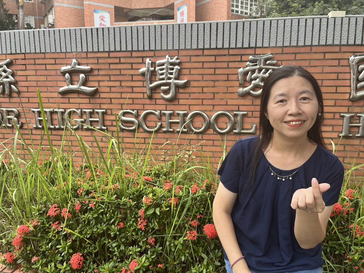 劉文育主任曾榮獲教育部行動學習傑出教師、新竹縣特殊優良教師，今年也獲得師鐸獎肯定，他說，獲獎不單單是個人的獲獎,感謝團隊夥伴們一路走來的共同努力,今天才能讓博愛不一樣。