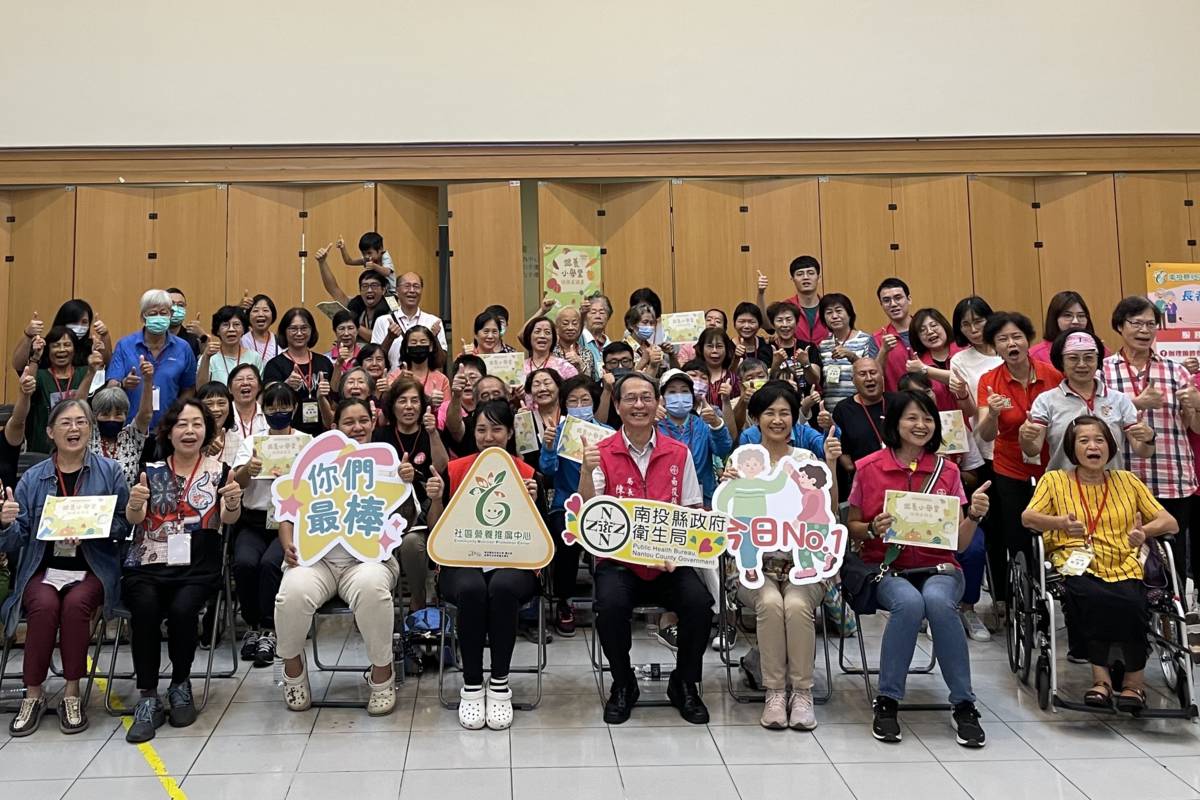 「銀養小學堂」大合照