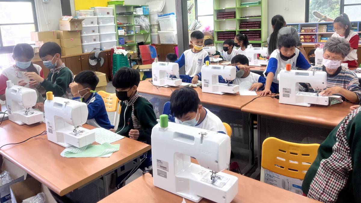 111學年度健康促進學校輔導計畫前後測成效評價成果報告特優學校-屏東縣新埤鄉餉潭國民小學-六年級縫製生理用品小布包