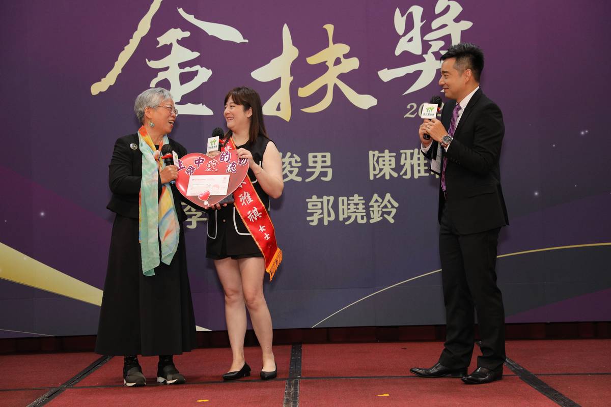 一份獎助學金牽起施彩鳳老師與陳雅祺的羈絆與祝福 (家扶提供)