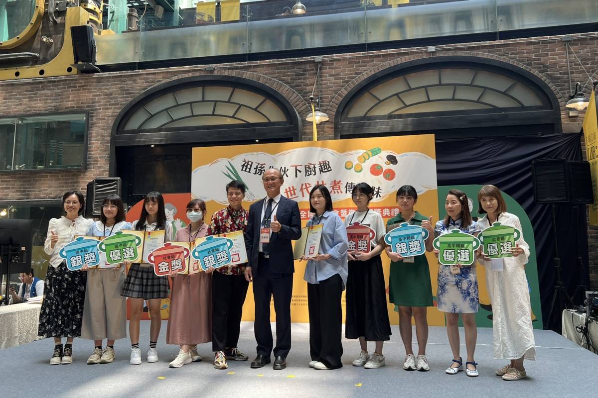 「祖孫作伙下廚趣 世代共煮傳家味」─代間家傳料理徵件活動，全體得獎者合影