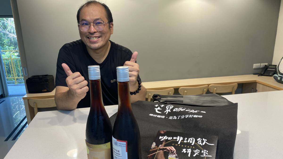 廖思為和太太一起經營芒果咖啡並出書及推出許多創新產品
