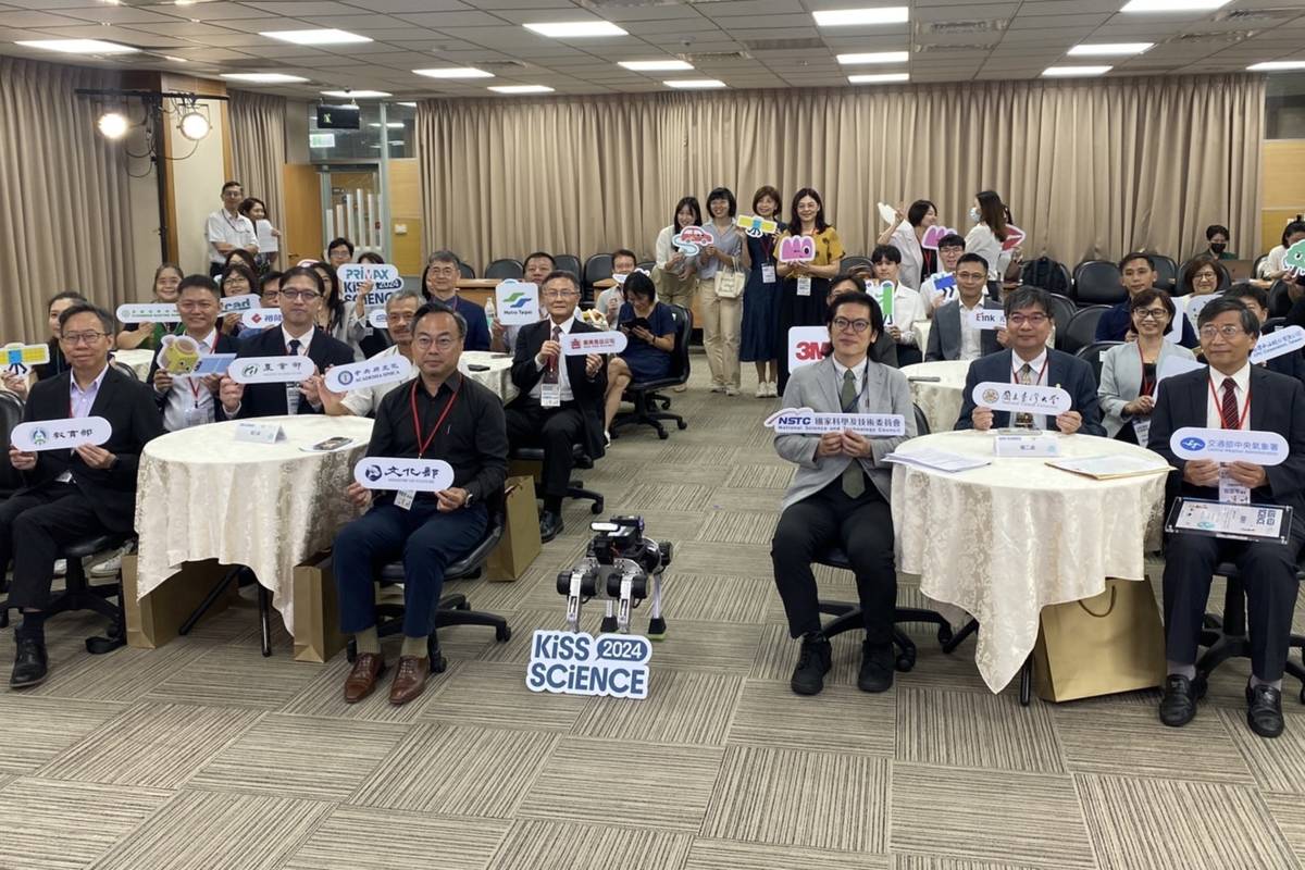 為鼓勵學童及青少年透過不同視角理解科學，國家科學及技術委員會在舉辦「2024 Kiss Science」活動，從10月5日開始，以5個周休假期，陸續開放全臺124個科研場域，活動規模為歷年最大。(記者蘇瑞雯拍攝)