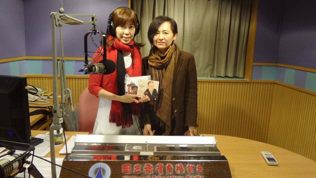 圖3-1端端主持人vs葉綠娜 (經典回憶照)