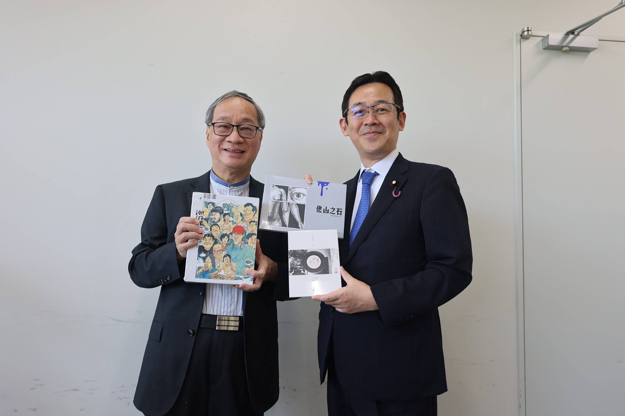 Culture Minister Li Yuan (left) and manga artist and politician Ken Akamatsu