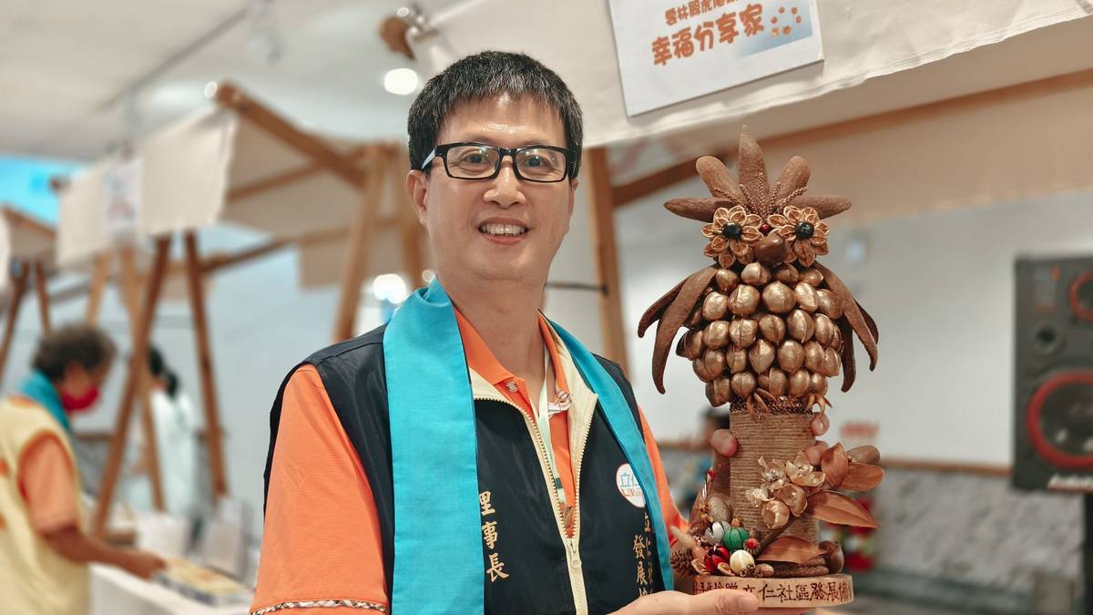 虎尾立仁社區理事長 鄒宗國介紹社區工藝