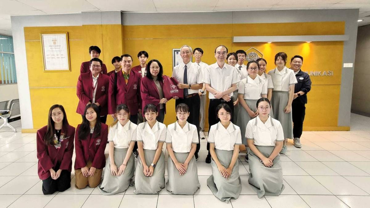 慈大傳播系師生參訪印尼塔魯瑪迦大學（原文：Universitas Tarumanagara）(照片由凝香提供)