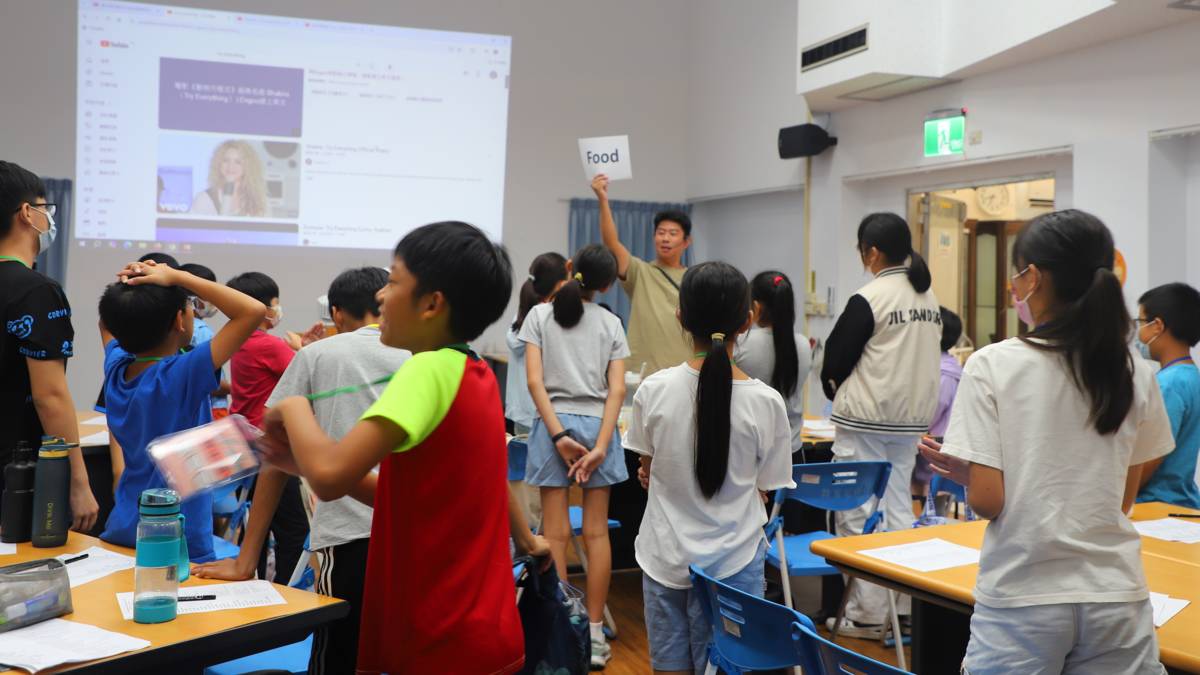 國立教育廣播電臺臺東分臺舉辦「兒童雙語廣播營」邀請東海國小的周于斌老師擔任講師