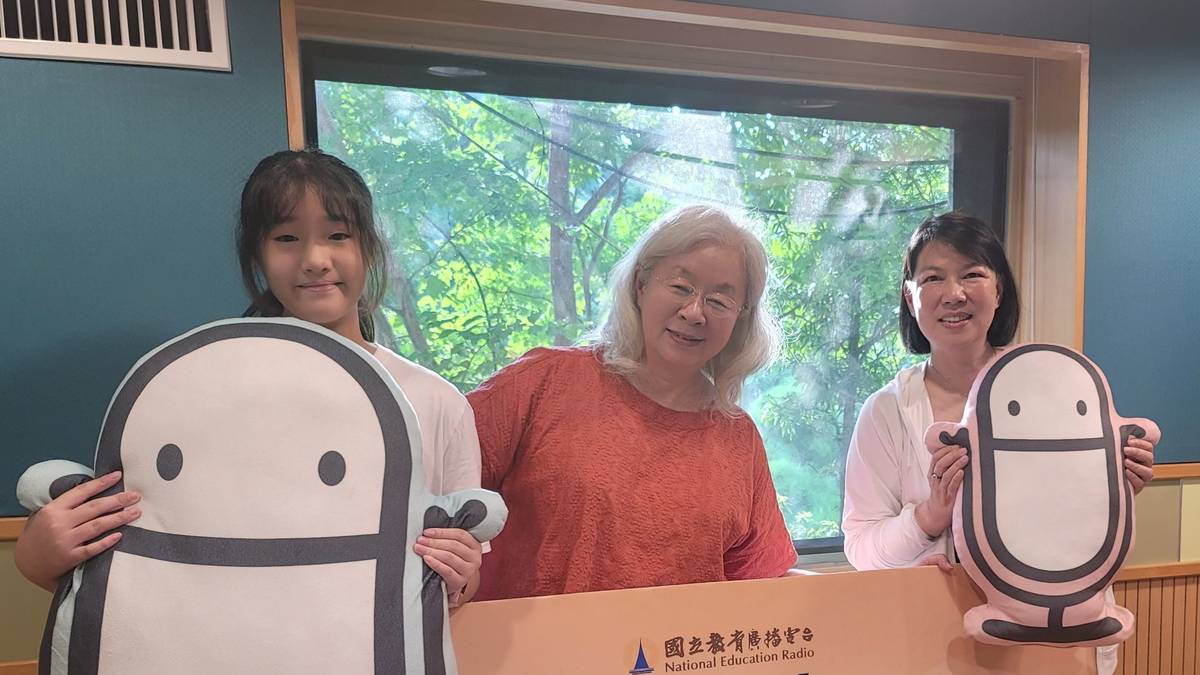 東湖國小廖瑞珍老師&圖書館小義工張雅涵同學分享東湖國小雙閱讀課程和精采的書海堂閱讀活動