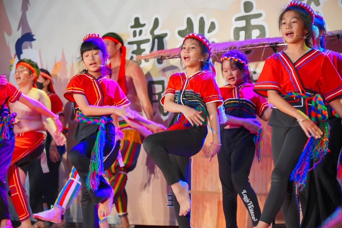 社會組的參賽隊伍Papaliw，克服了都會區散居必須跨校組隊的困難，獲得冠軍。 (圖/新北市政府原民局提供)
