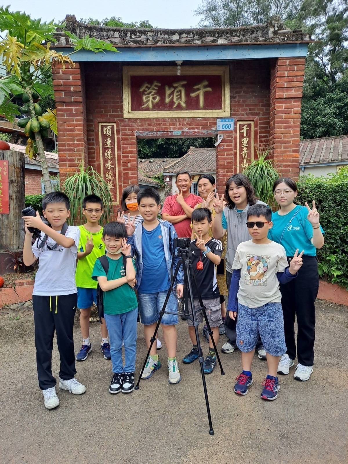 南勢國小這回參與【看見家鄉】，小導演們幾經討論，決定拍攝獨角仙生態，但沒想到要跟時間賽跑。

