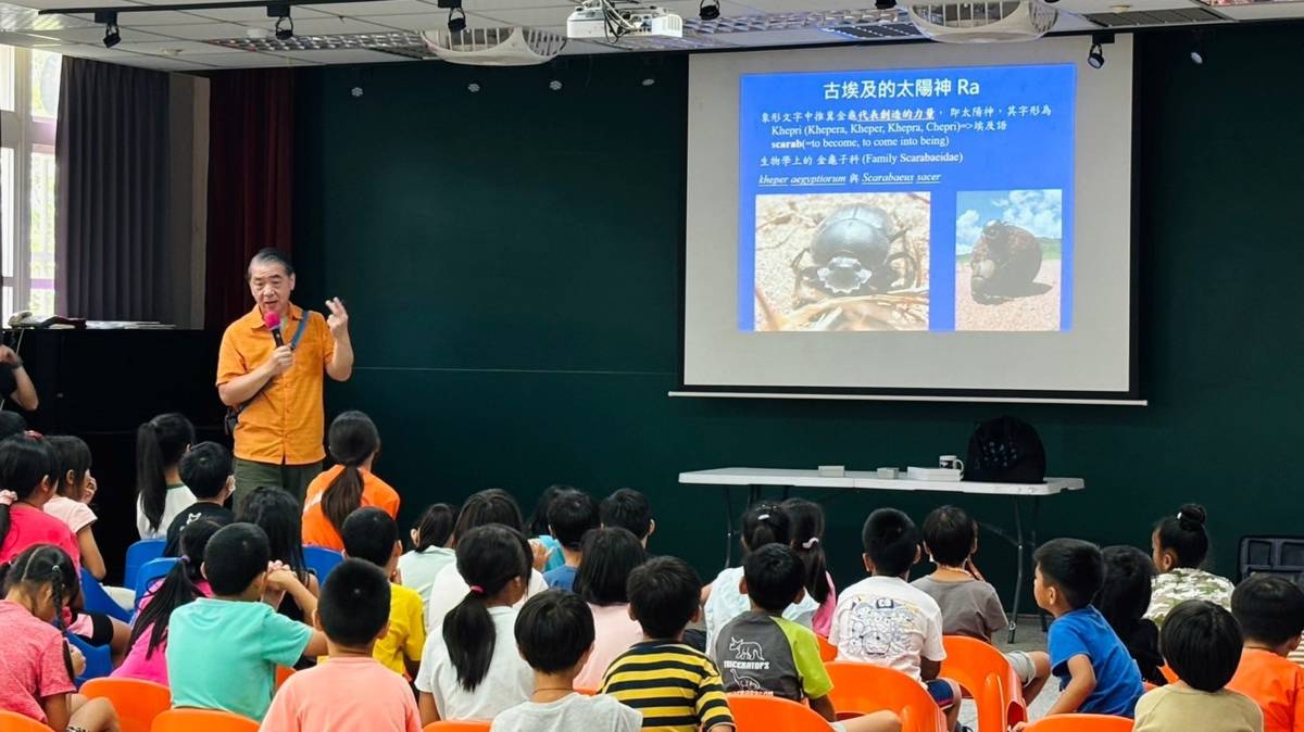 帶學童認識甲蟲的生態，以及棲地營造的基本概念