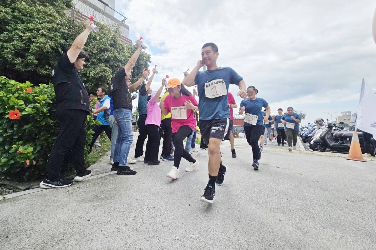 牧心智能發展中心舉辦第5屆「身心障礙者鐵人障礙賽」，規劃路跑等多項運動競賽及趣味關卡，邀請縣內身心障礙機構約150名身心障礙者一同響應。