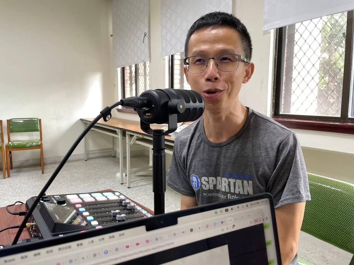 教導主任徐得銘分享極具特色的校訂課程，兩大主軸包含：食農教育與小主播課程。