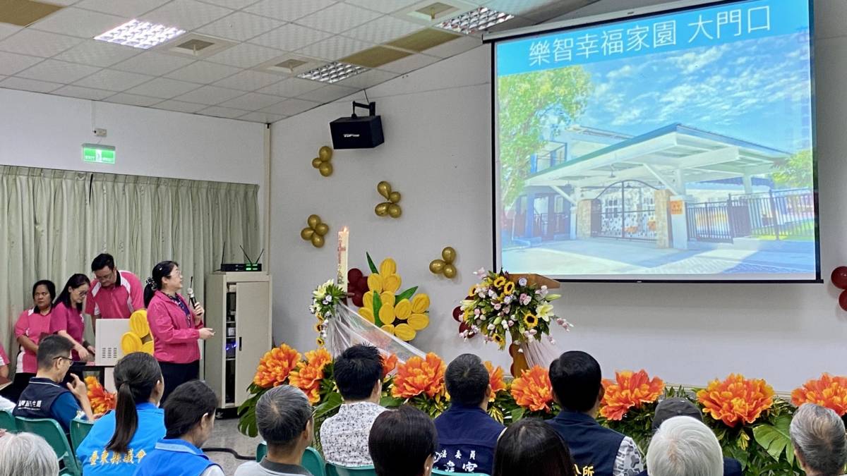 院長陳良娟與大家說明分享臺東聖母醫院的失智藍圖。
(照片介紹位於聖母健康園區的樂智幸福家園)