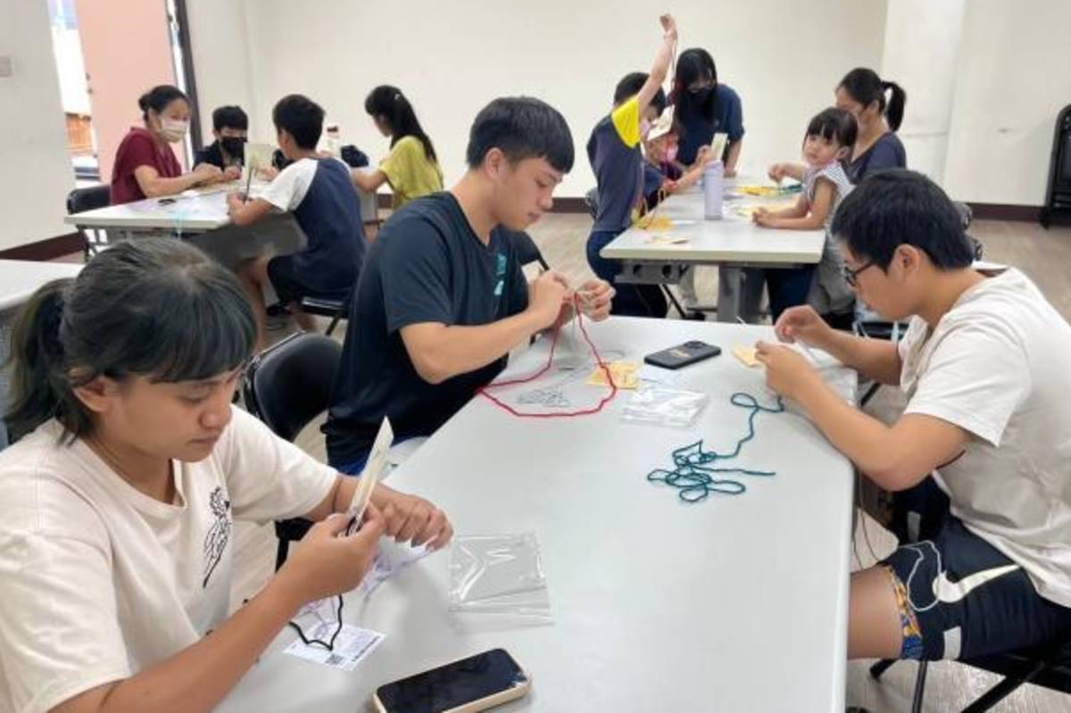 尖石區尖石國中校長彭清宏表示，對這項計畫的推出充滿信心，相信透過各方的努力和協作，能有效提升尖石區學生的學習成果，將持續關注學生的需求，提供各項支援服務，助其發揮潛能，實現學業目標。(新竹縣教育局提供)