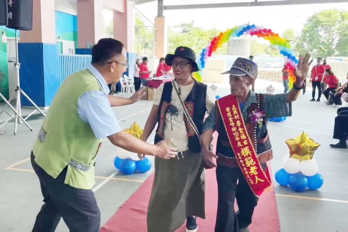 金峰鄉公所辦理模範老人、敬老楷模暨長青趣味競賽活動，除彰顯長輩們對於部落文化傳承的重要性，也慰勉長輩們在風災後扮演部落的支柱，凝聚向心力。