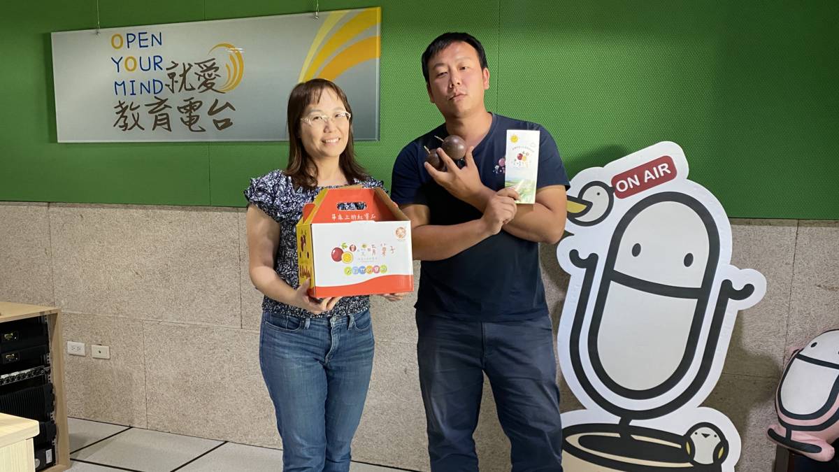 埔里青農白政益返鄉後以友善土地的方式種植百香果