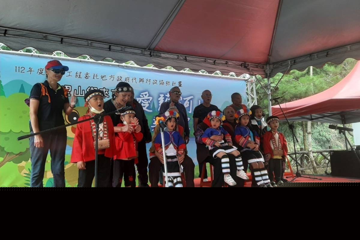 嘉義阿里山鄉立幼兒園老幼族語古謠演唱 (教育部提供)