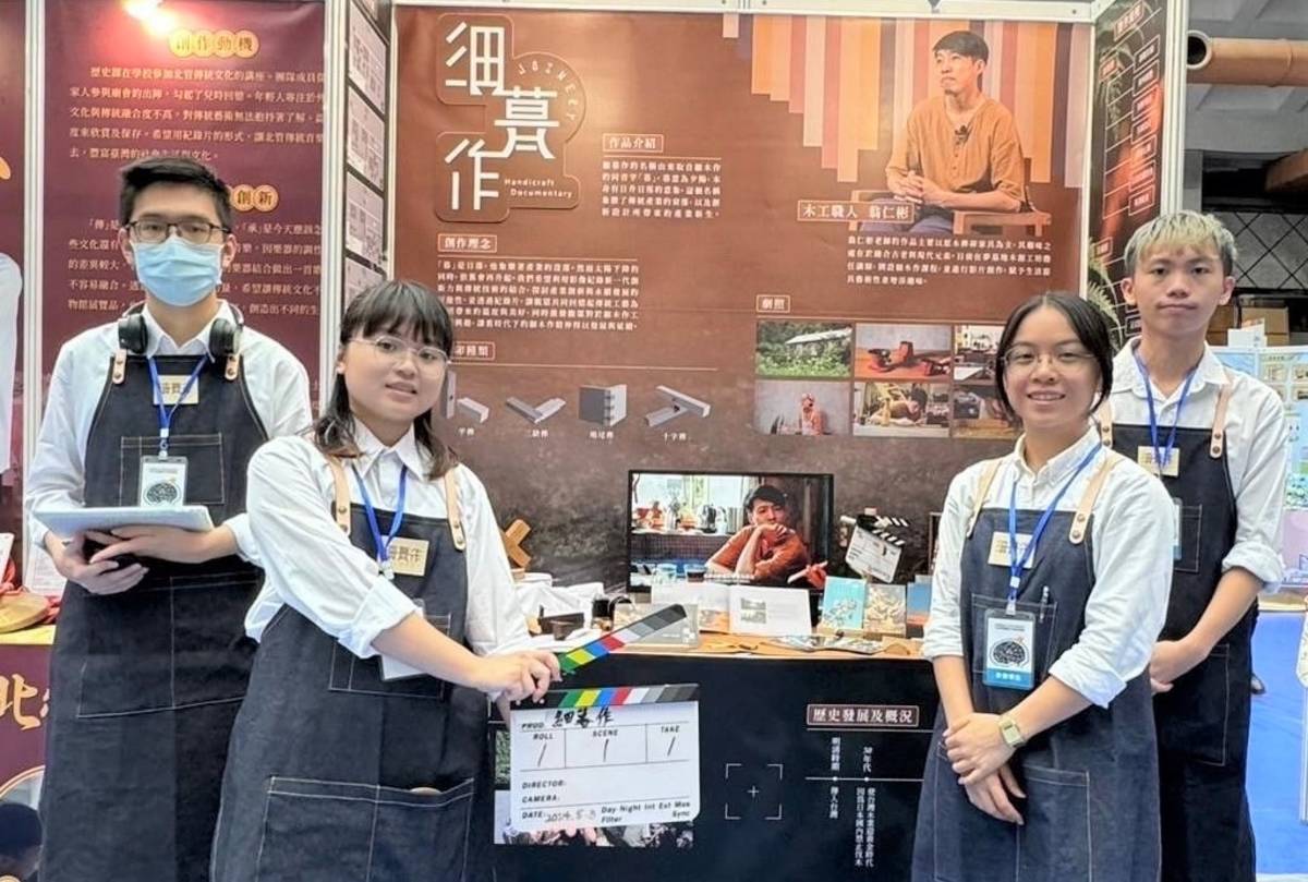 榮獲專題組藝術群第一名的樟樹國際實中與作品合照