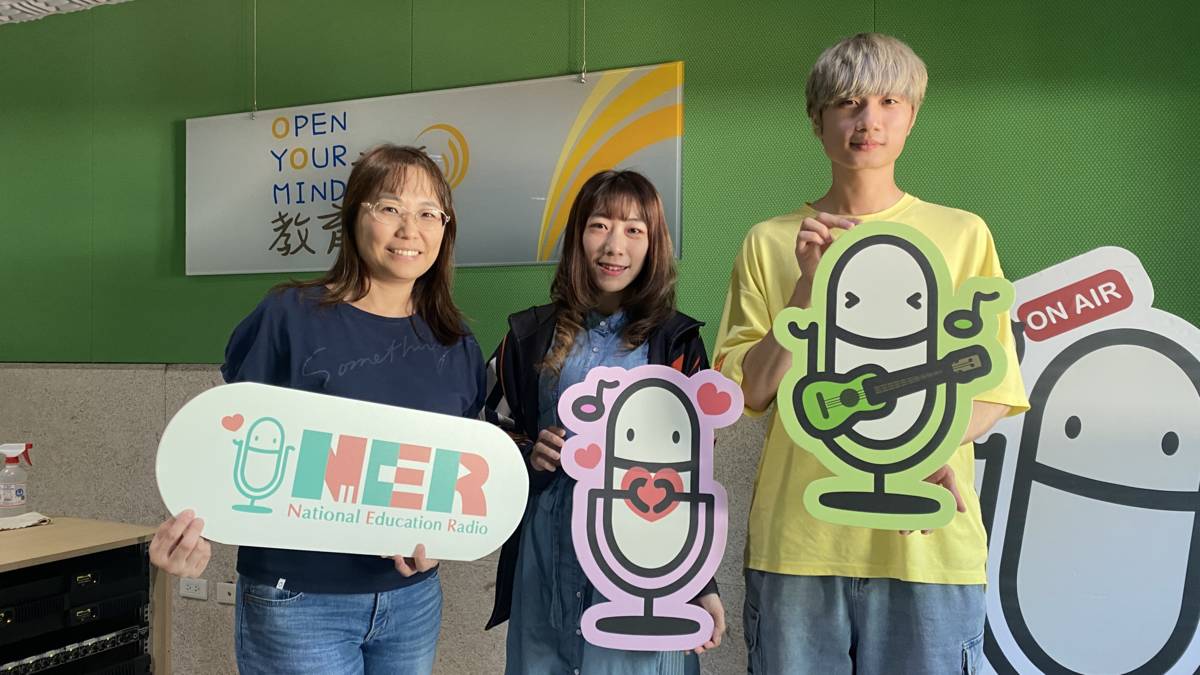 祿祿(中)是國內第一位在跑跑卡丁車遊戲比賽中獲勝的女性選手