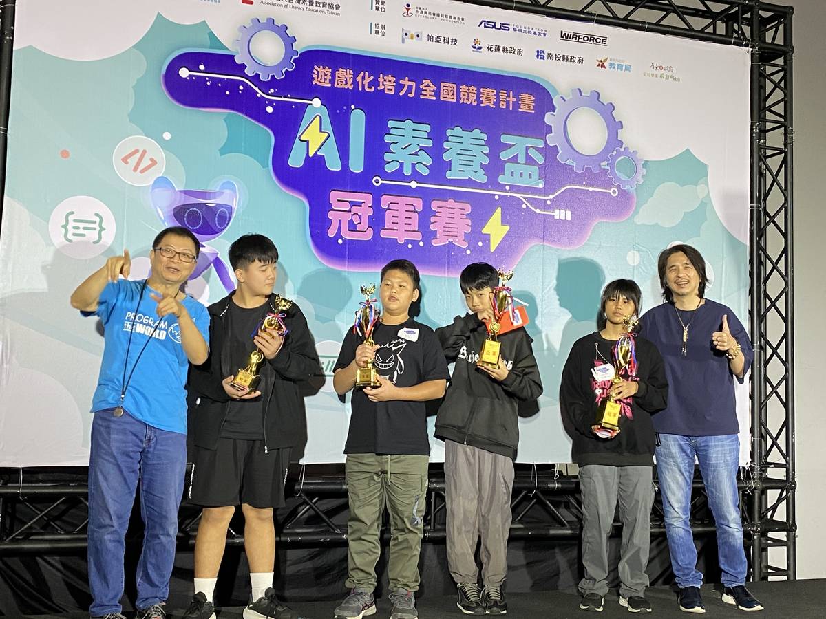 今天(16日)的競賽活動是由台灣素養教育協會與成大蘇文鈺教授共同實現在偏鄉推動程式設計的成果。(記者蘇瑞雯拍攝)