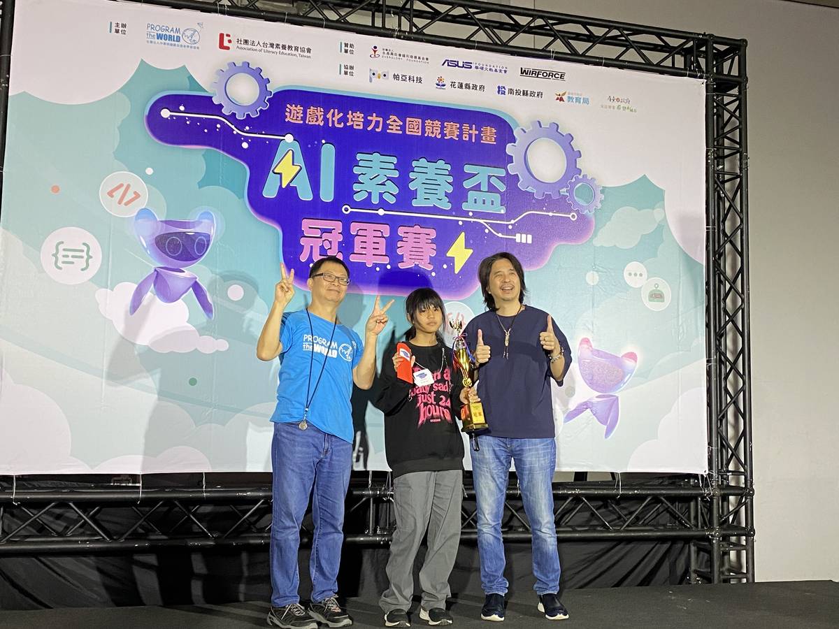 由花蓮縣玉里國小馮力晴奪得冠軍及獎學金5千元。(記者蘇瑞雯拍攝)